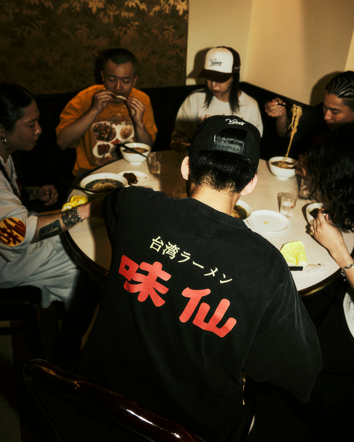 味仙 × KEBOZ LOGO WASHED S/S TEE