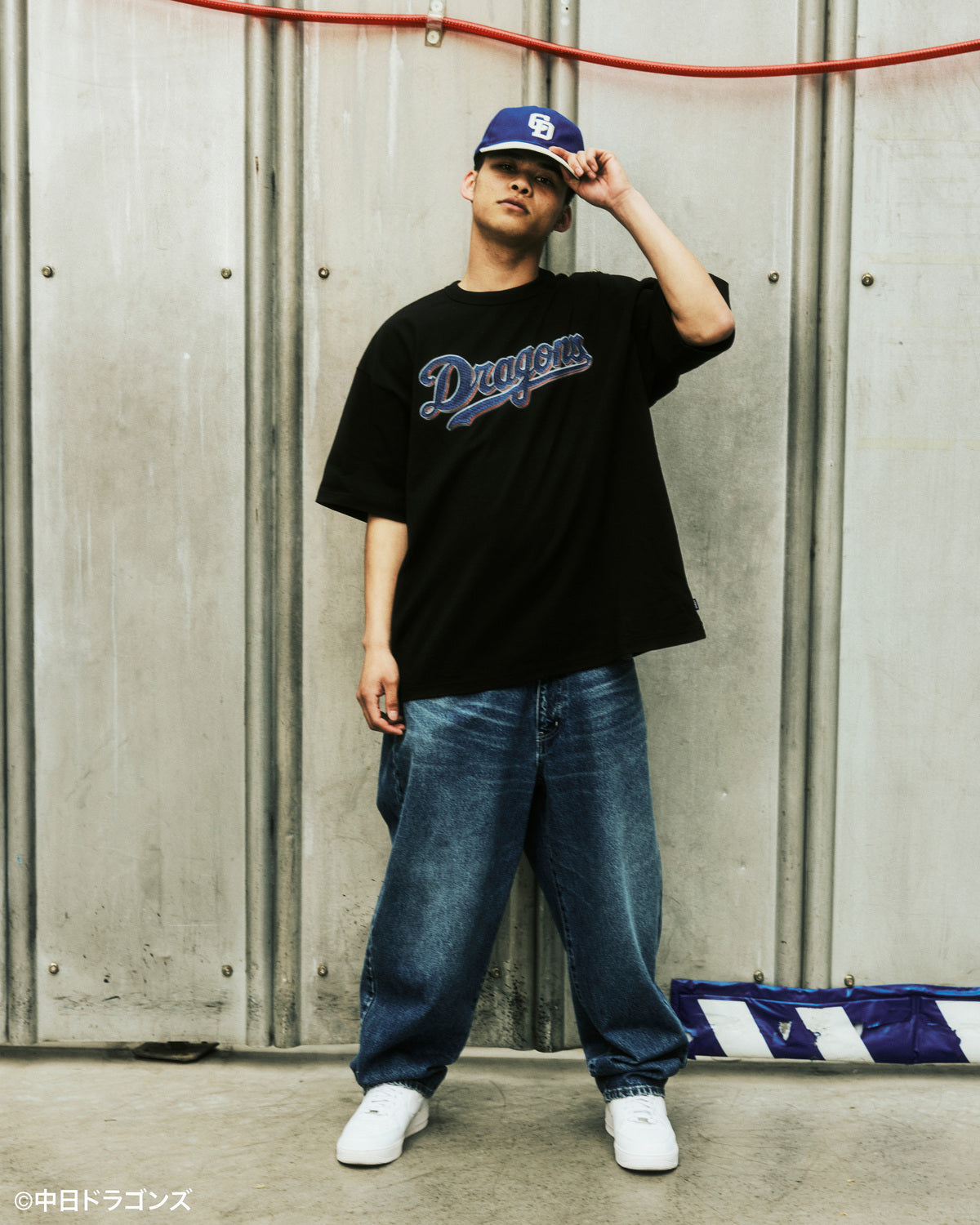 DRAGONS × KEBOZ SPARKLE LOGO S/S TEE