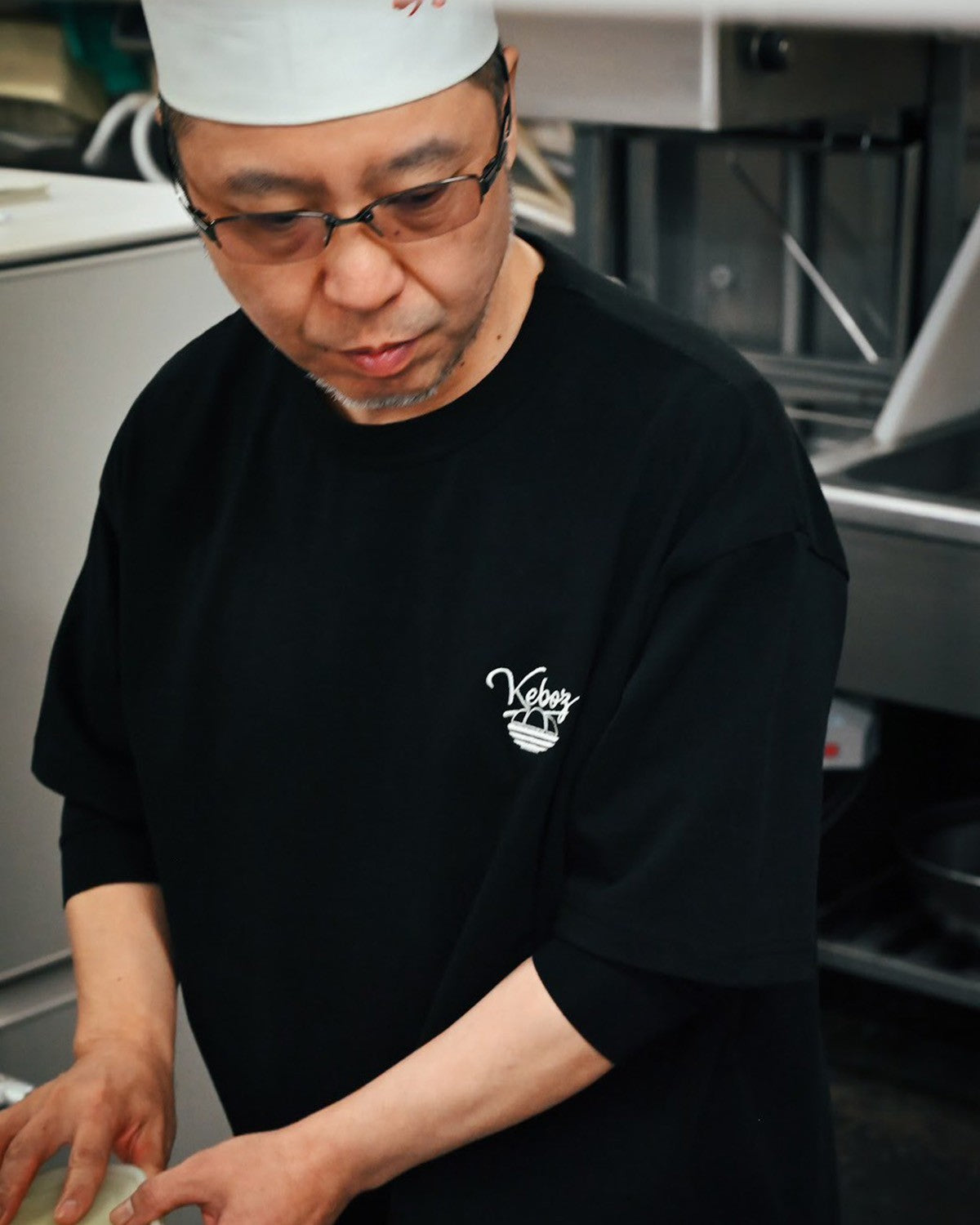 つるや × KEBOZ RAMEN S/S TEE