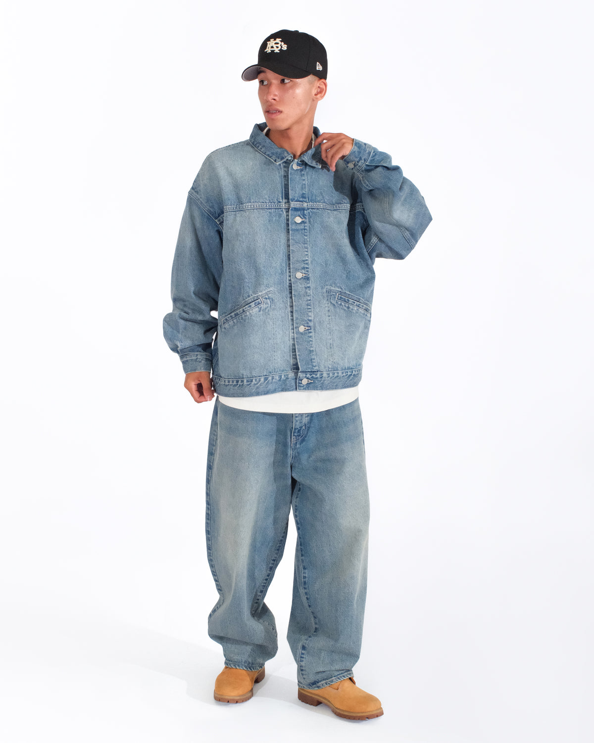DAMAGED DENIM JACKET