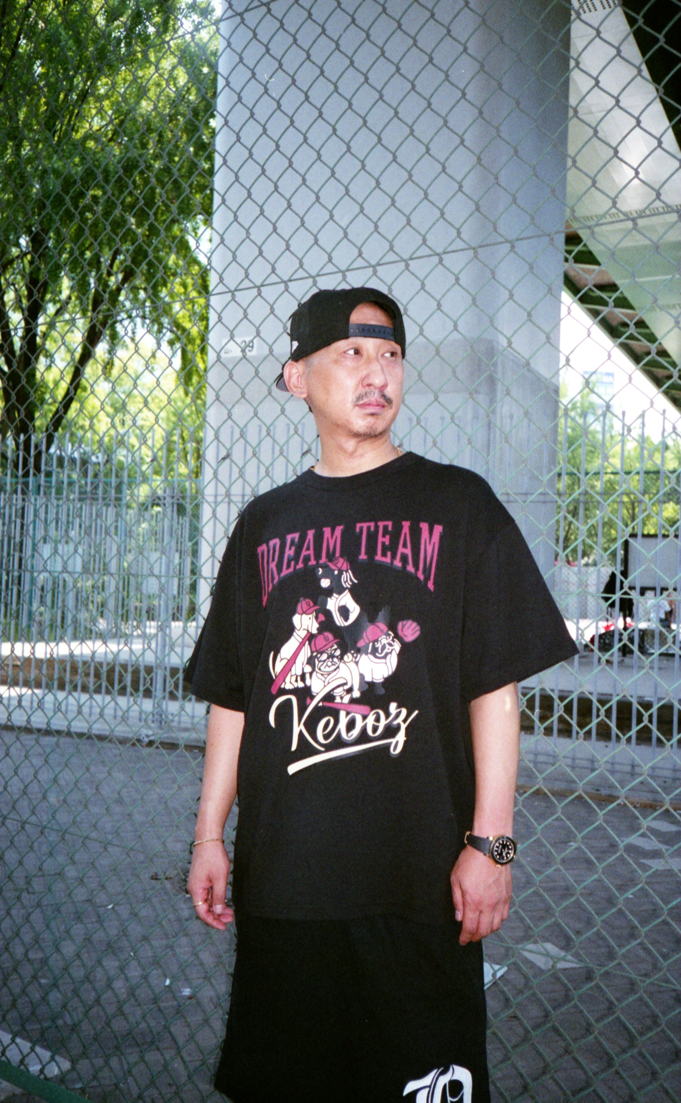 DREAMTEAM × KEBOZ AIKEN S/S TEE