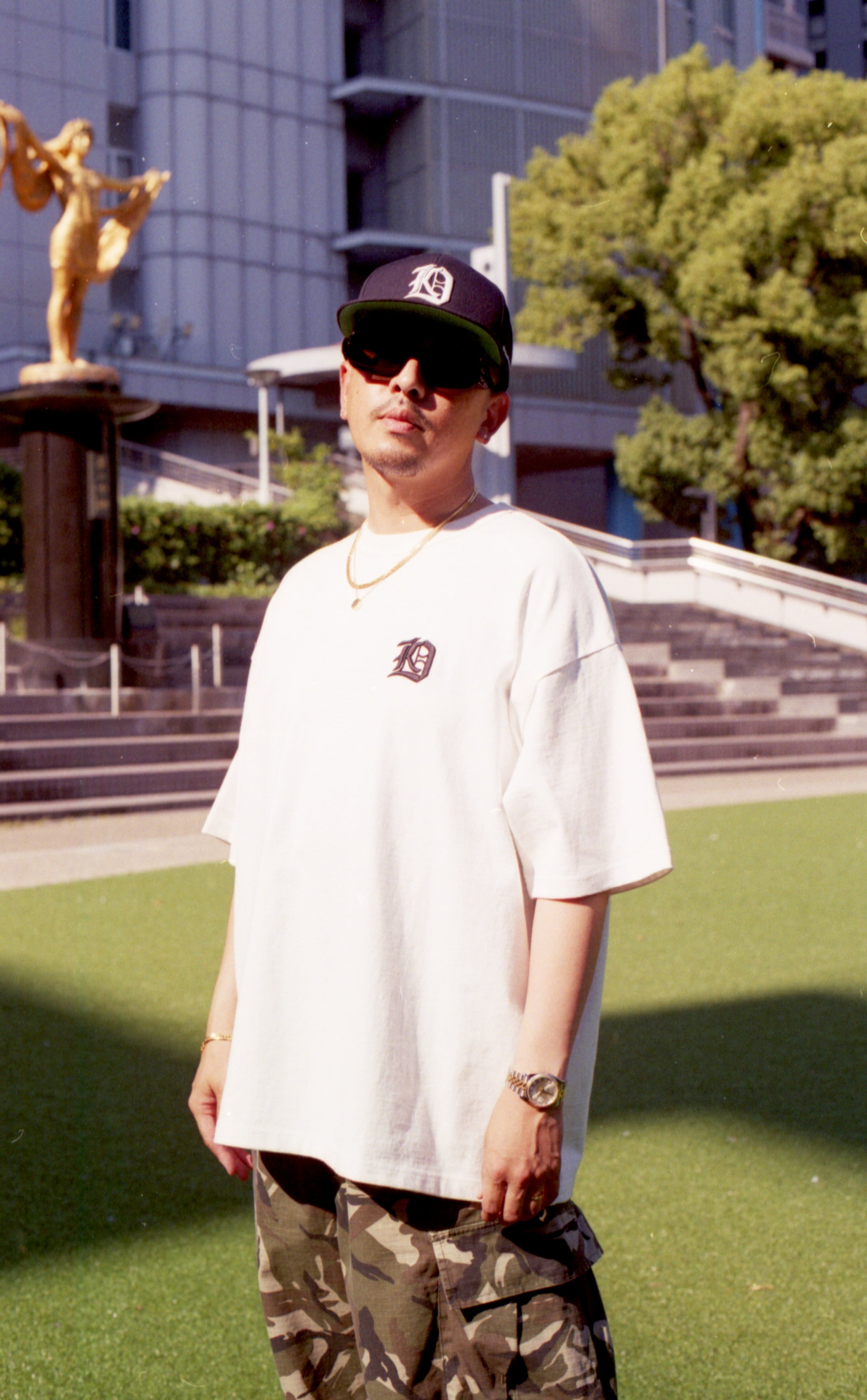 DREAMTEAM × KEBOZ LOGO S/S TEE