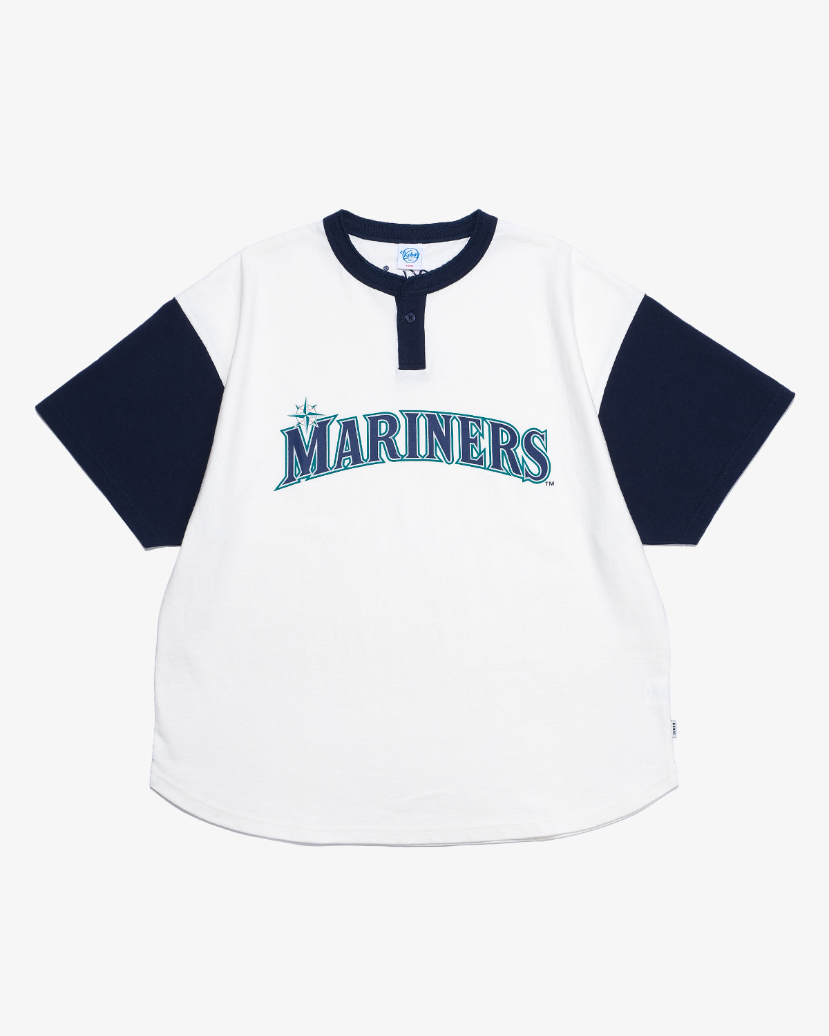 KEBOZ × MLB SEATTLE MARINERS ROUND HEM HENLEY NECK S/S TEE