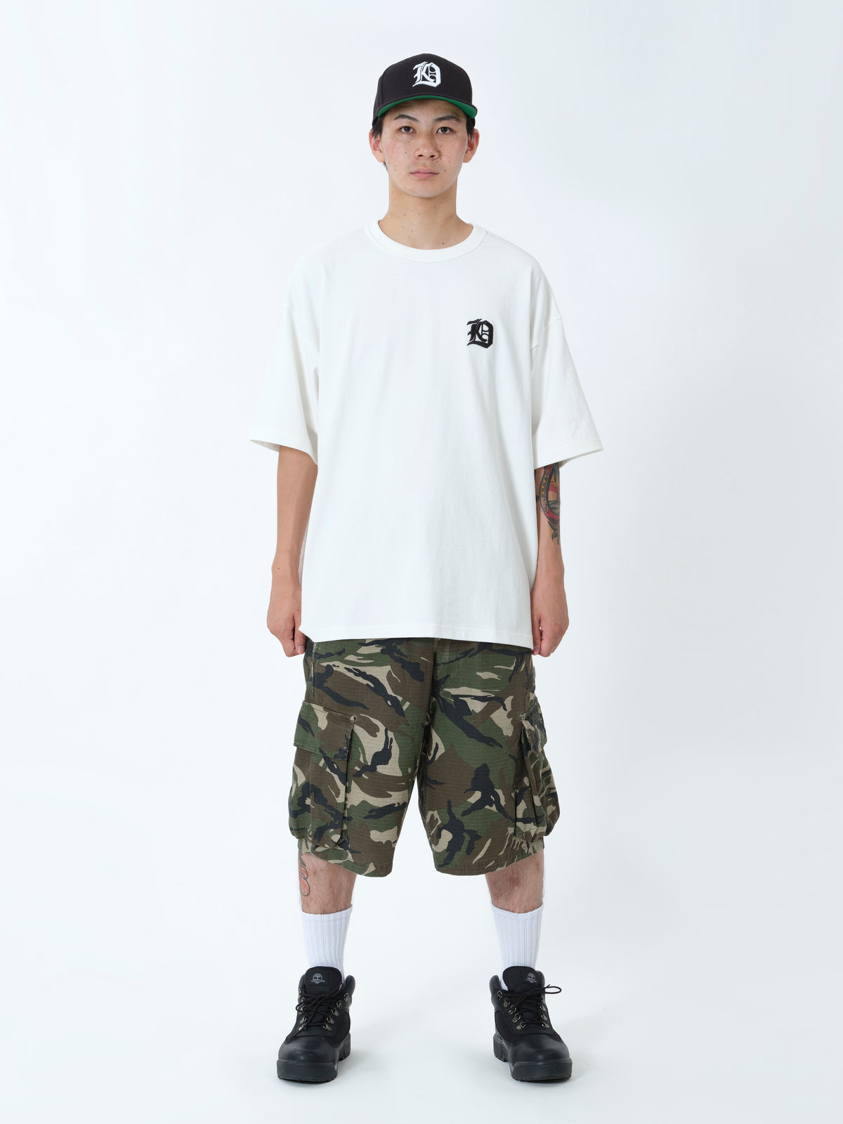 DREAMTEAM × KEBOZ LOGO S/S TEE