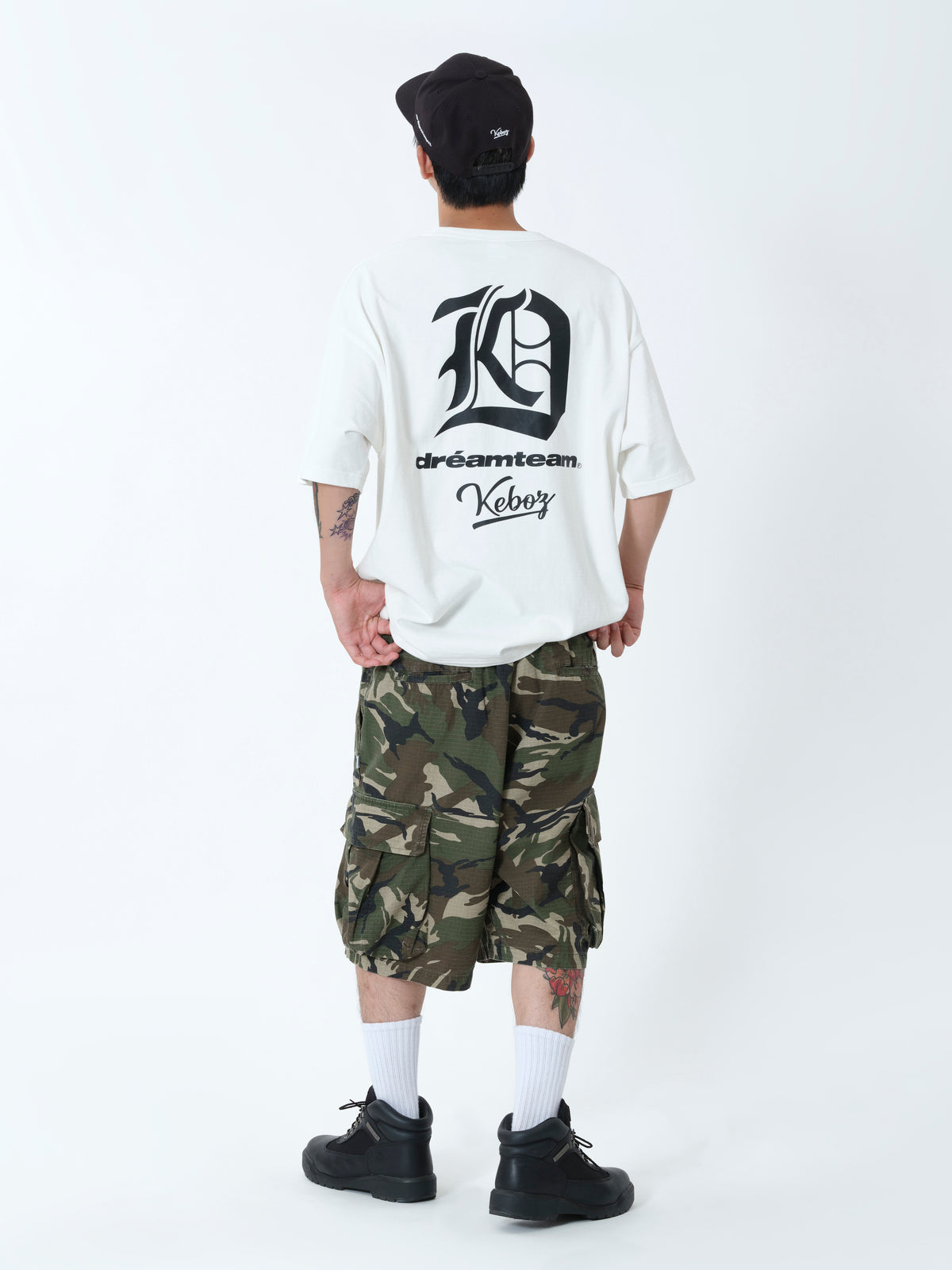 DREAMTEAM × KEBOZ LOGO S/S TEE