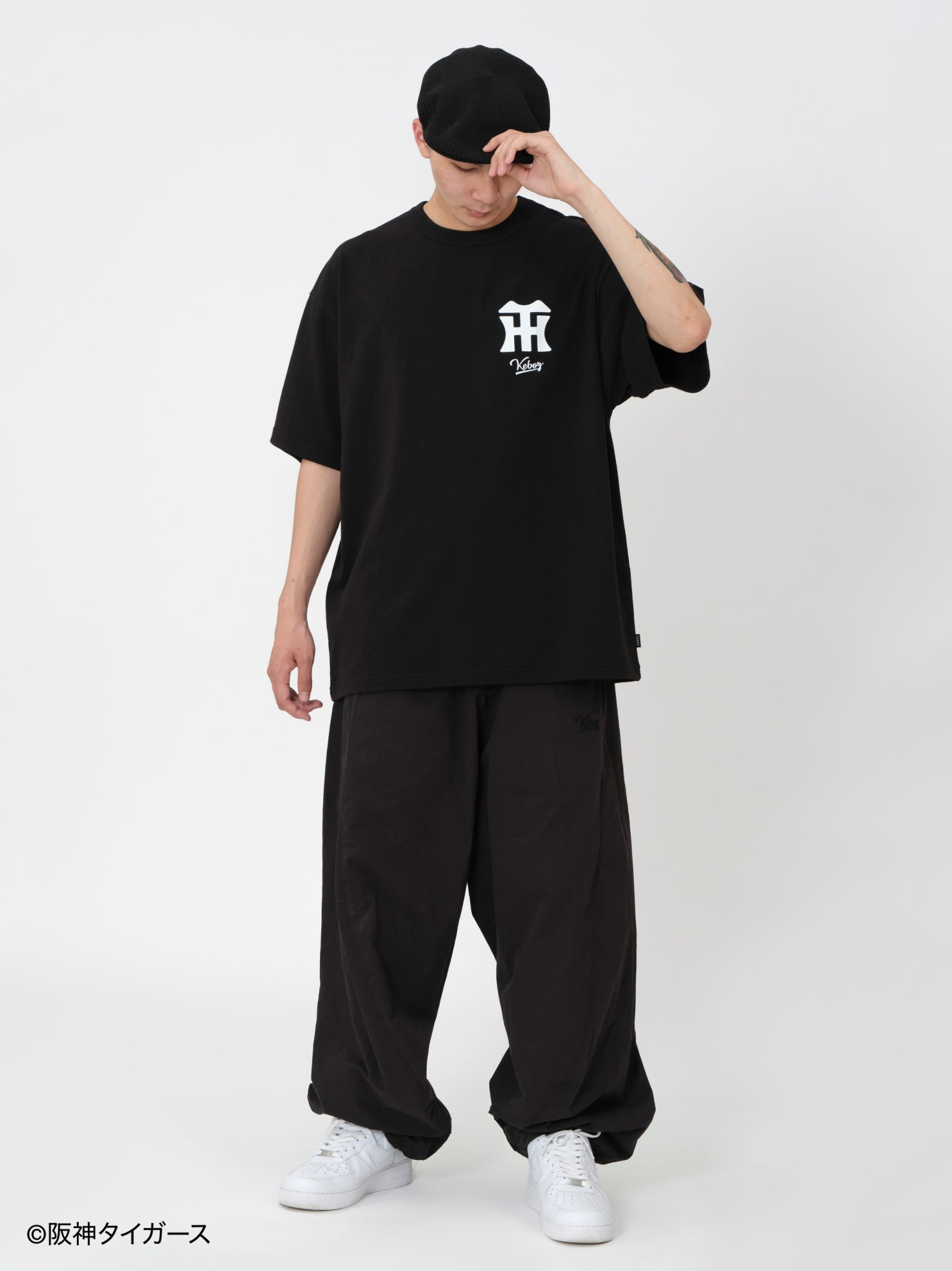 H: 177cm / SIZE: L