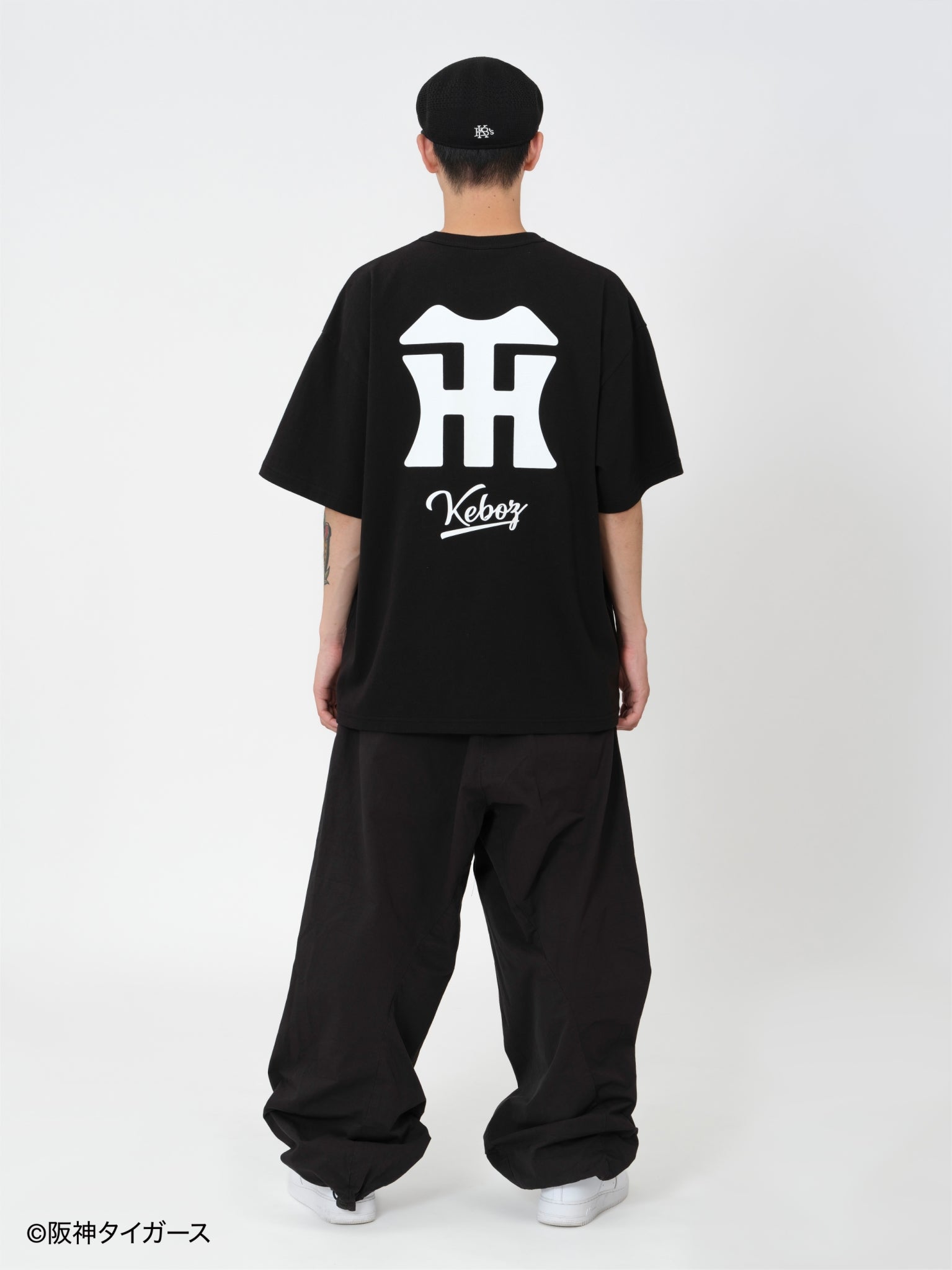 H: 177cm / SIZE: L