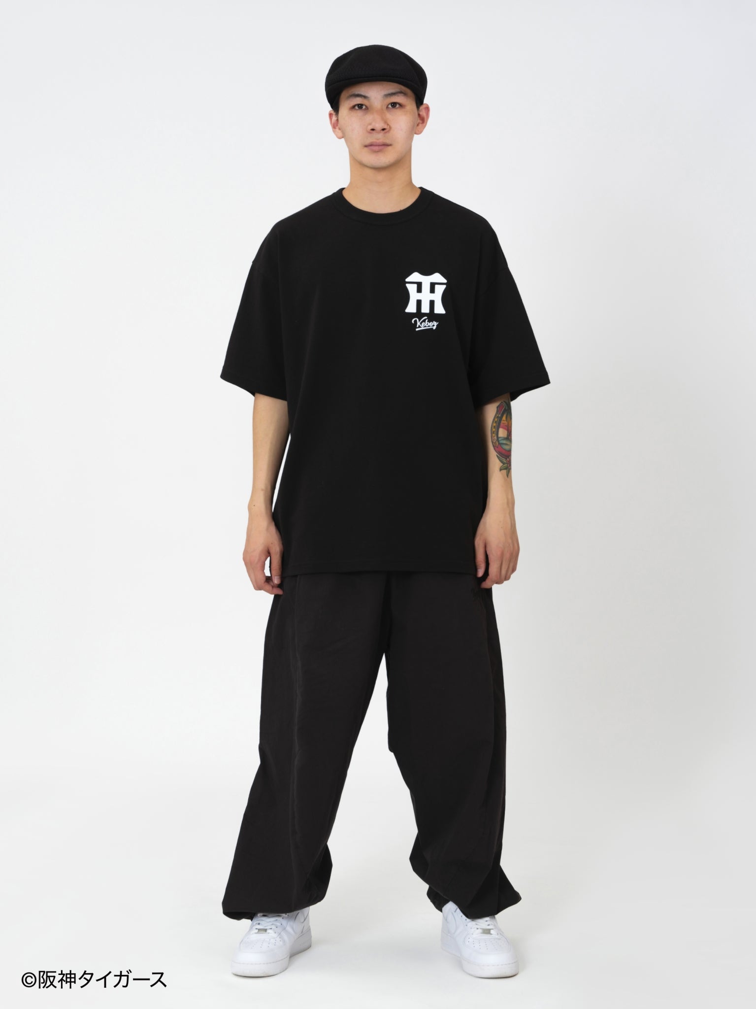 H: 177cm / SIZE: L