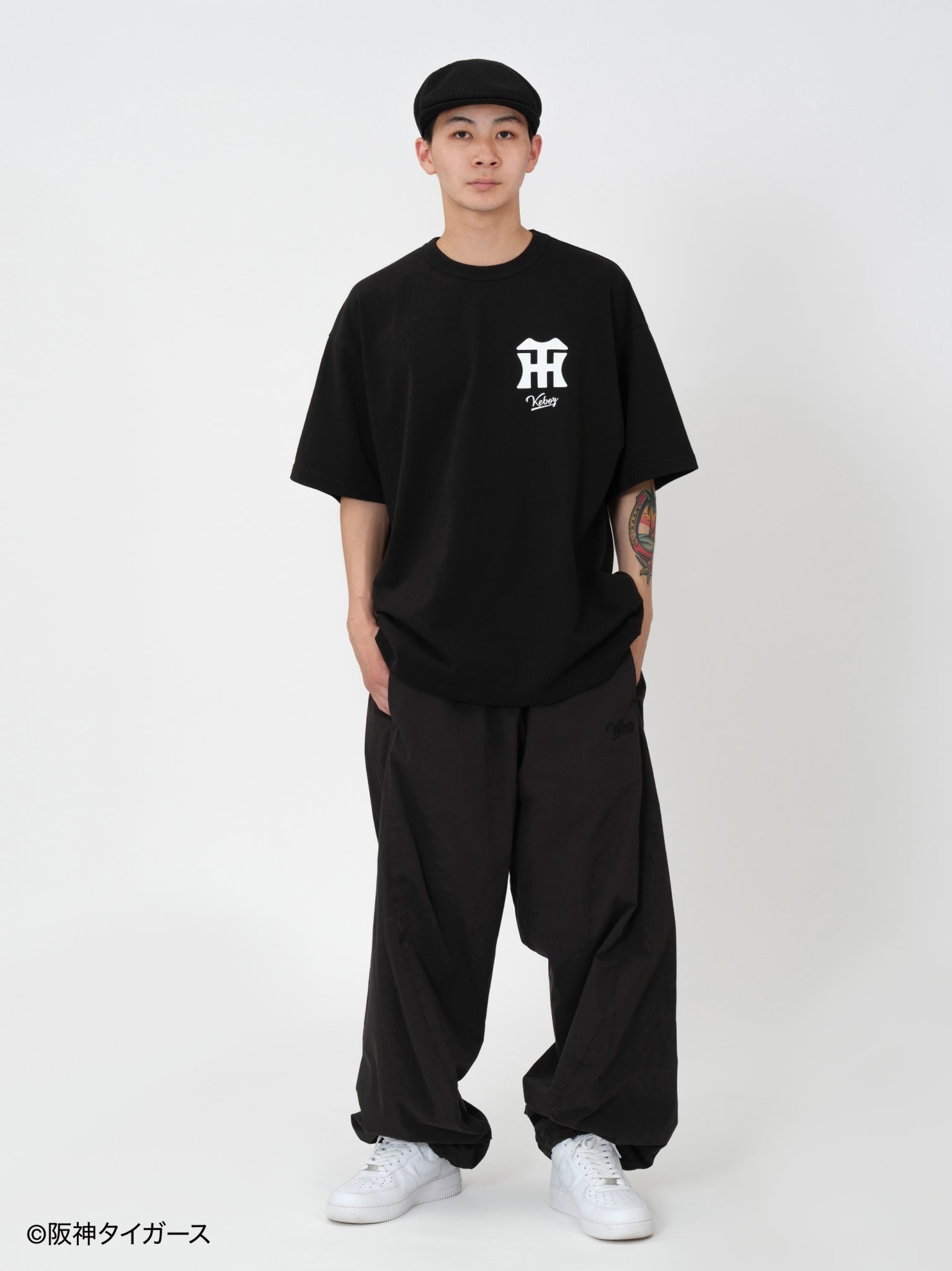 H: 177cm / SIZE: L