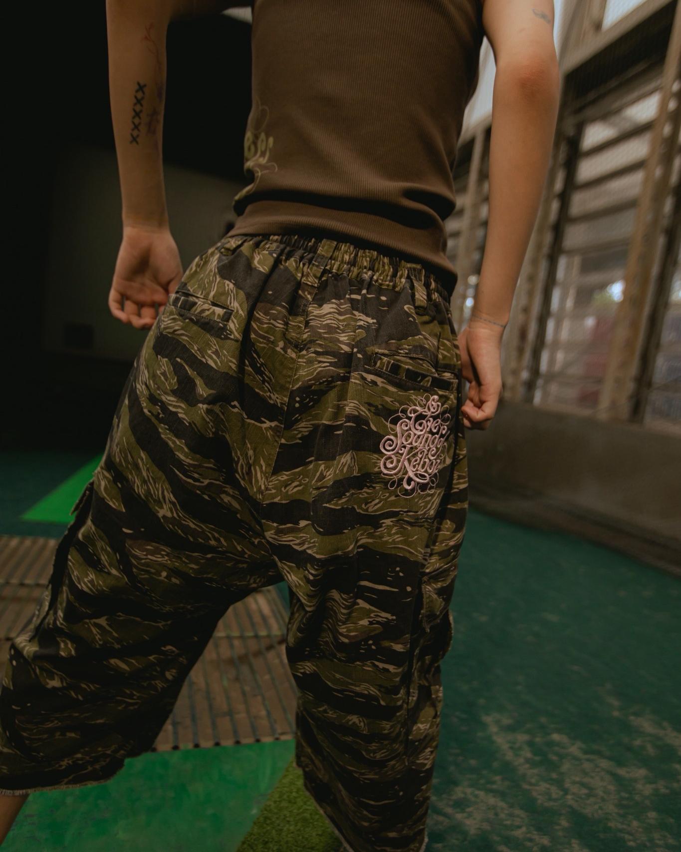 TIGER VEIL SHORTS