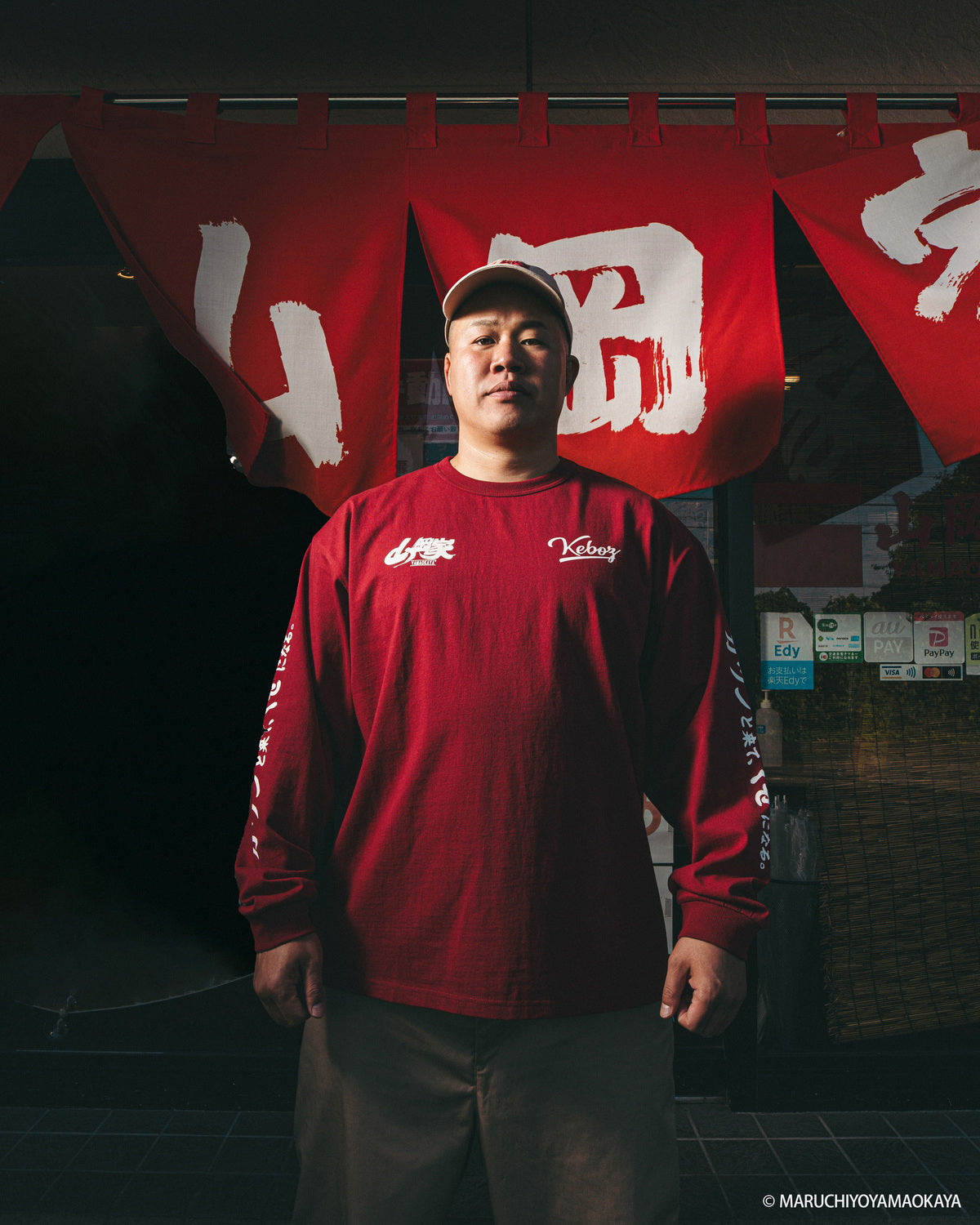 山岡家 × KEBOZ ガツンときて、くせになる。 L/S TEE