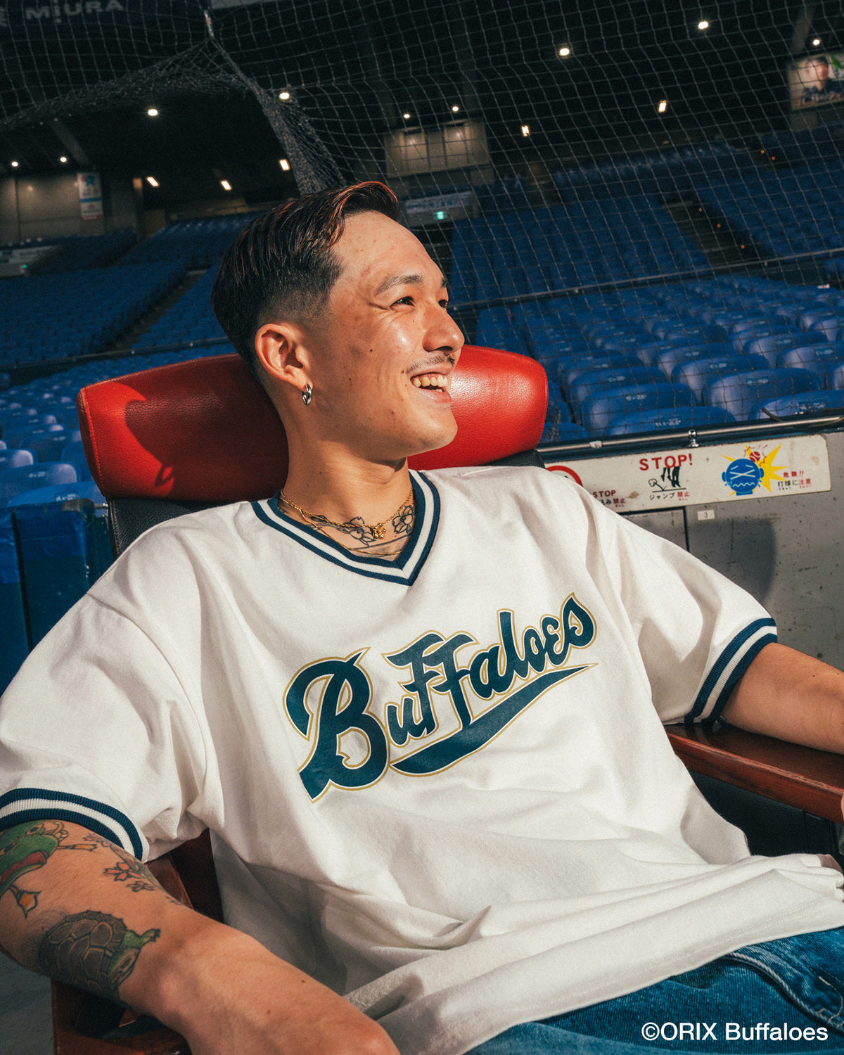 BUFFALOES × KEBOZ V NECK S/S TEE