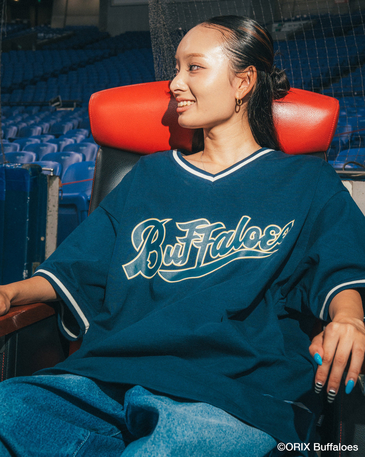BUFFALOES × KEBOZ V NECK S/S TEE