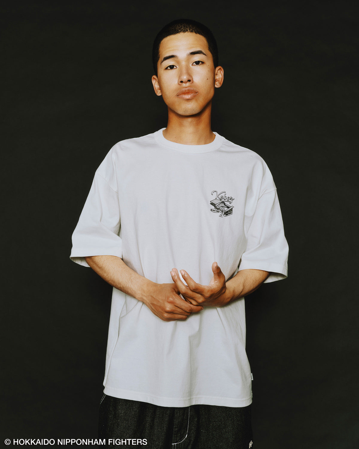 FIGHTERS × KEBOZ ES CON FIELD S/S TEE