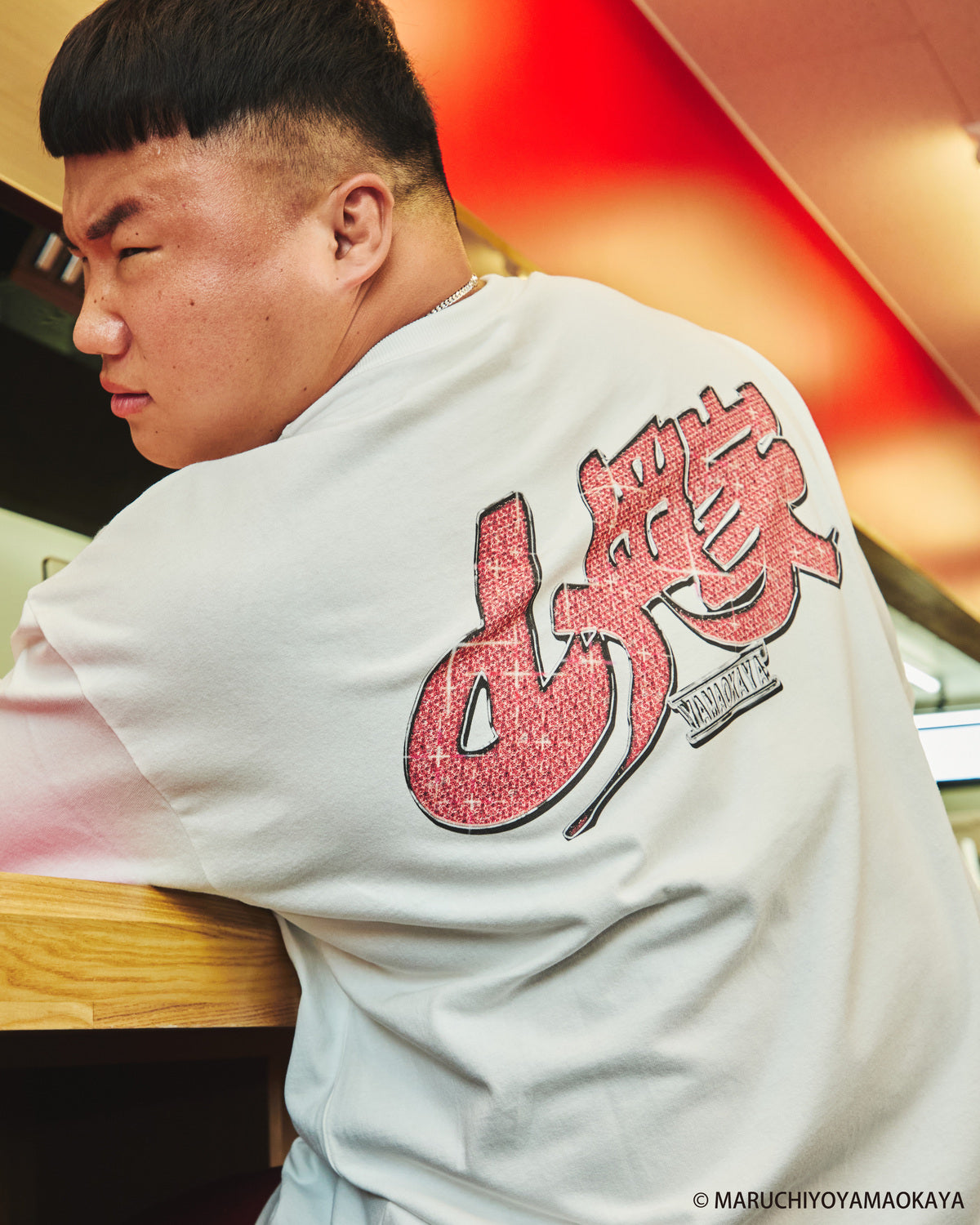 山岡家 × KEBOZ SPARKLE LOGO S/S TEE
