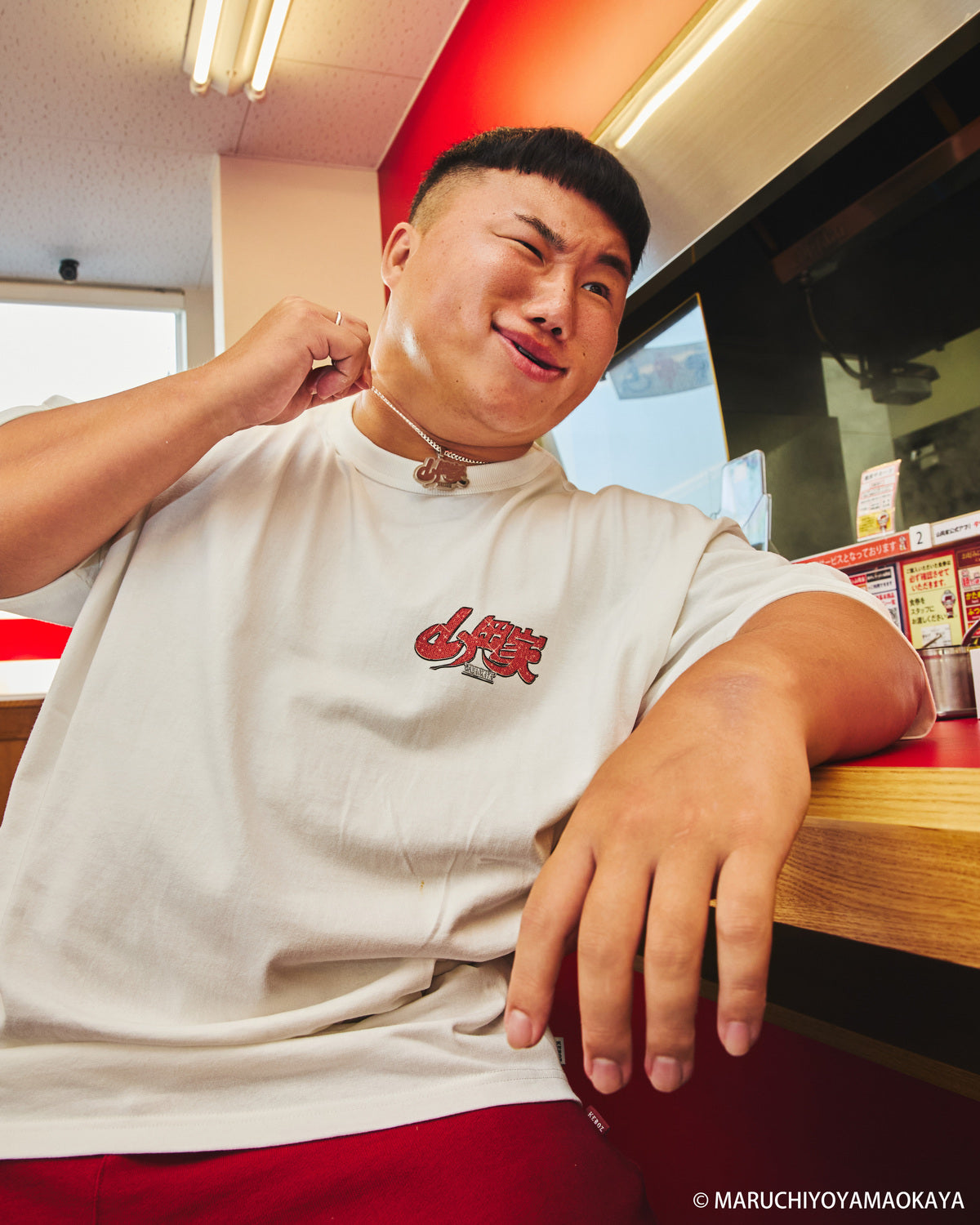 山岡家 × KEBOZ SPARKLE LOGO S/S TEE