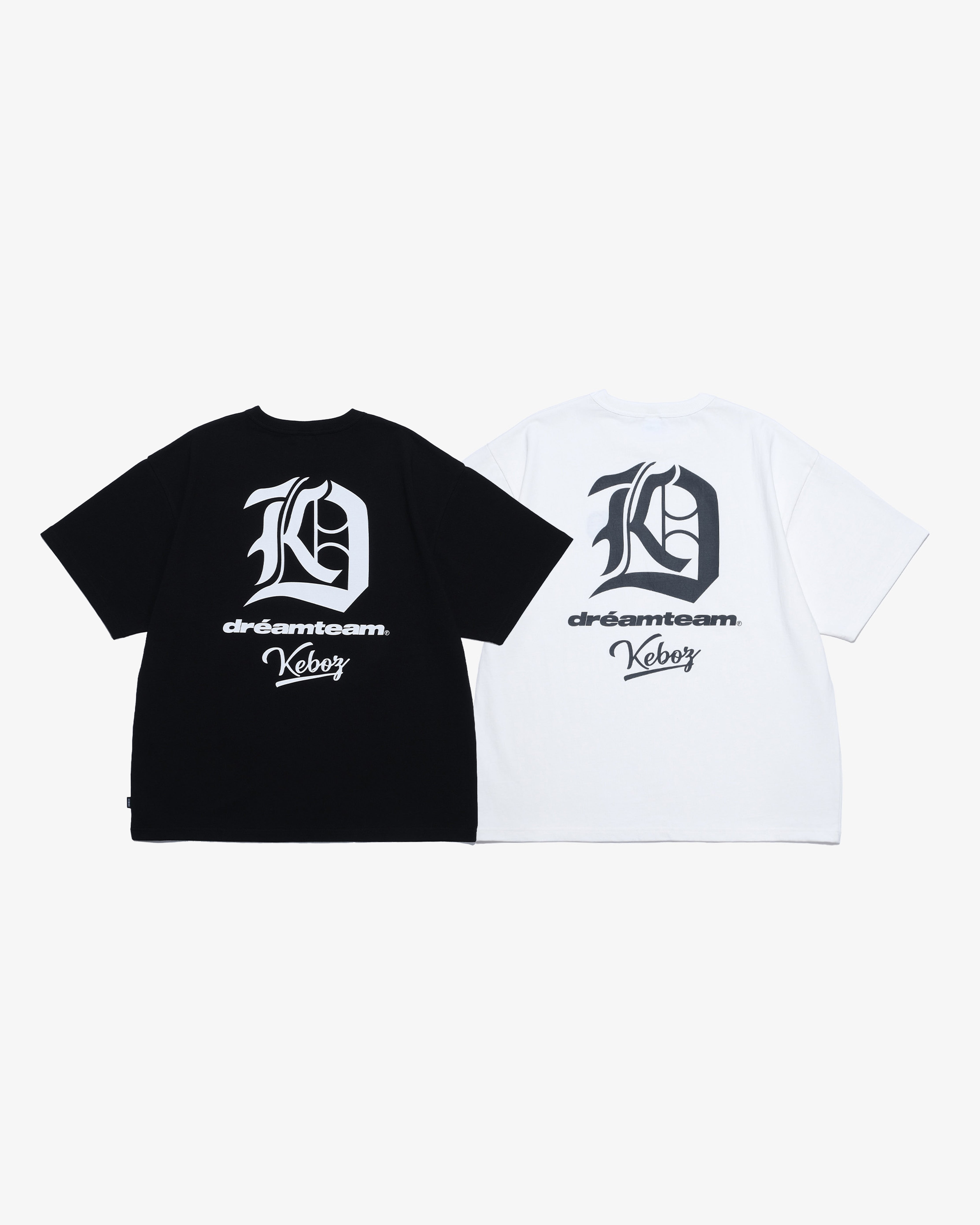 DREAMTEAM × KEBOZ LOGO S/S TEE