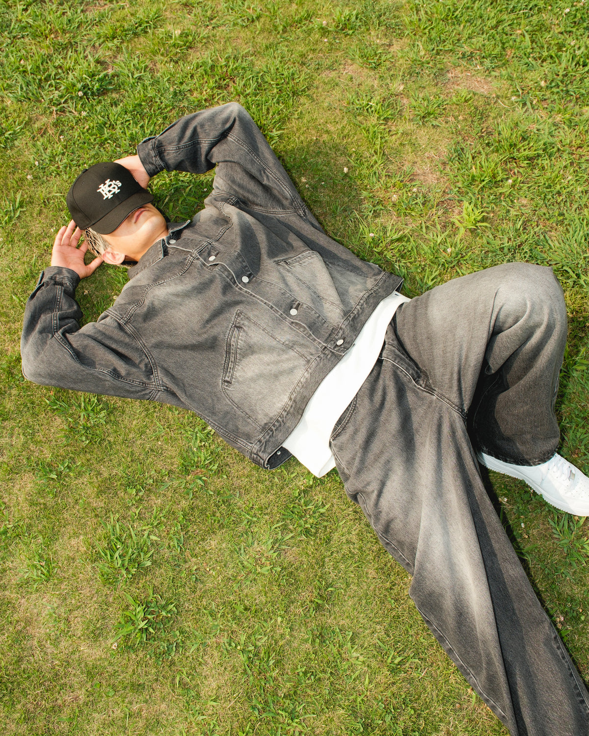 DAMAGED BAGGY DENIM PANTS
