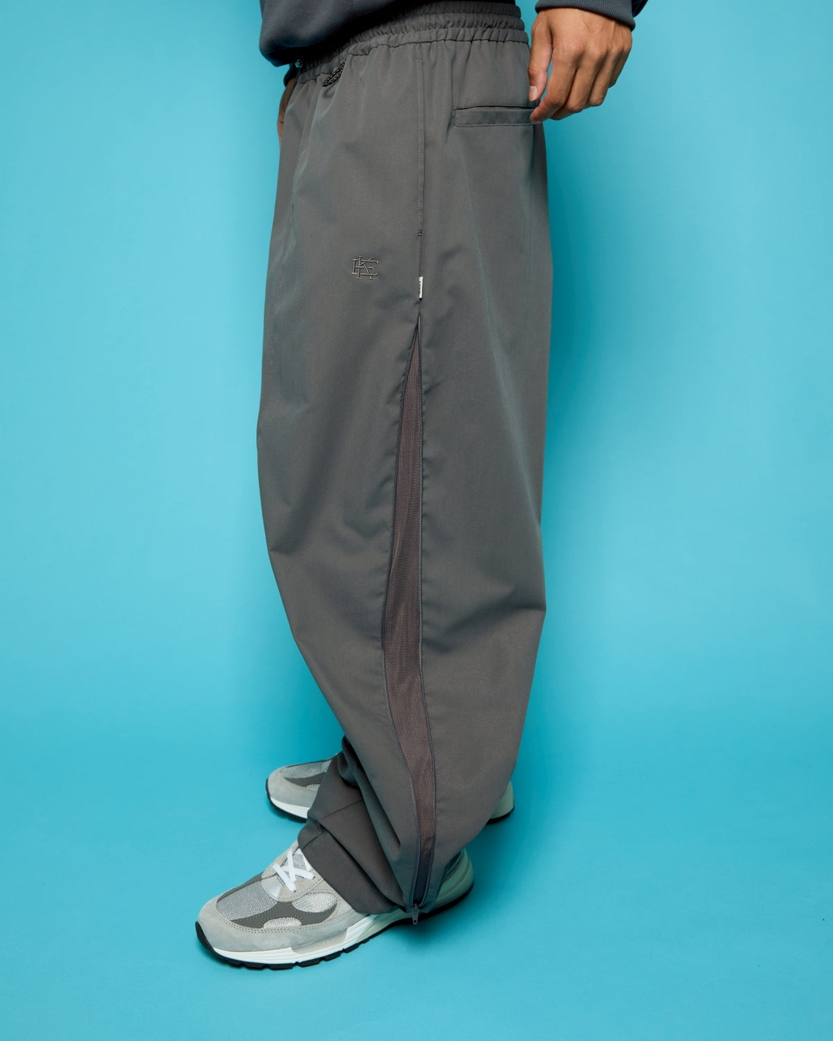 TECH TRACK PANTS