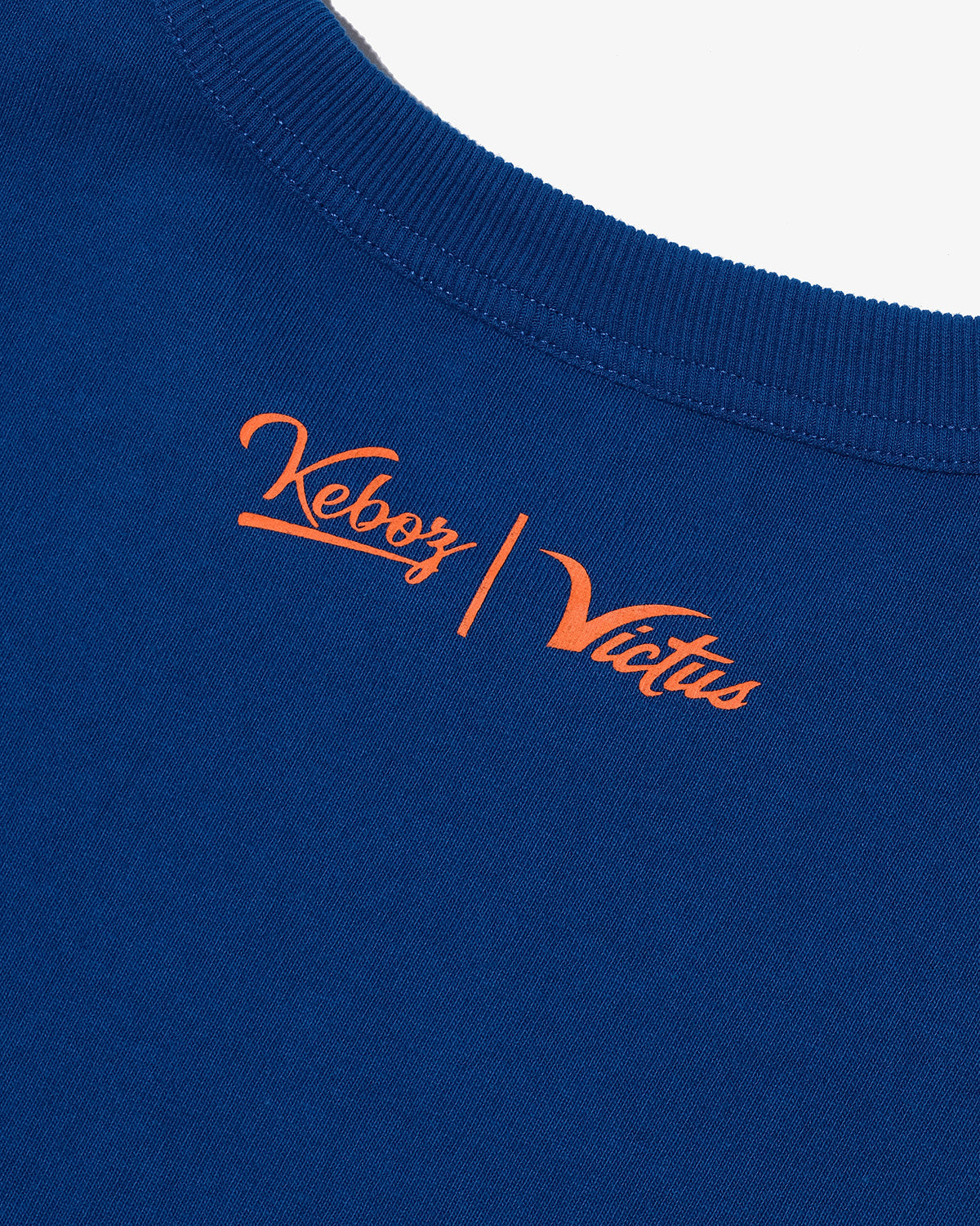 VICTUS × KEBOZ LOGO S/S TEE