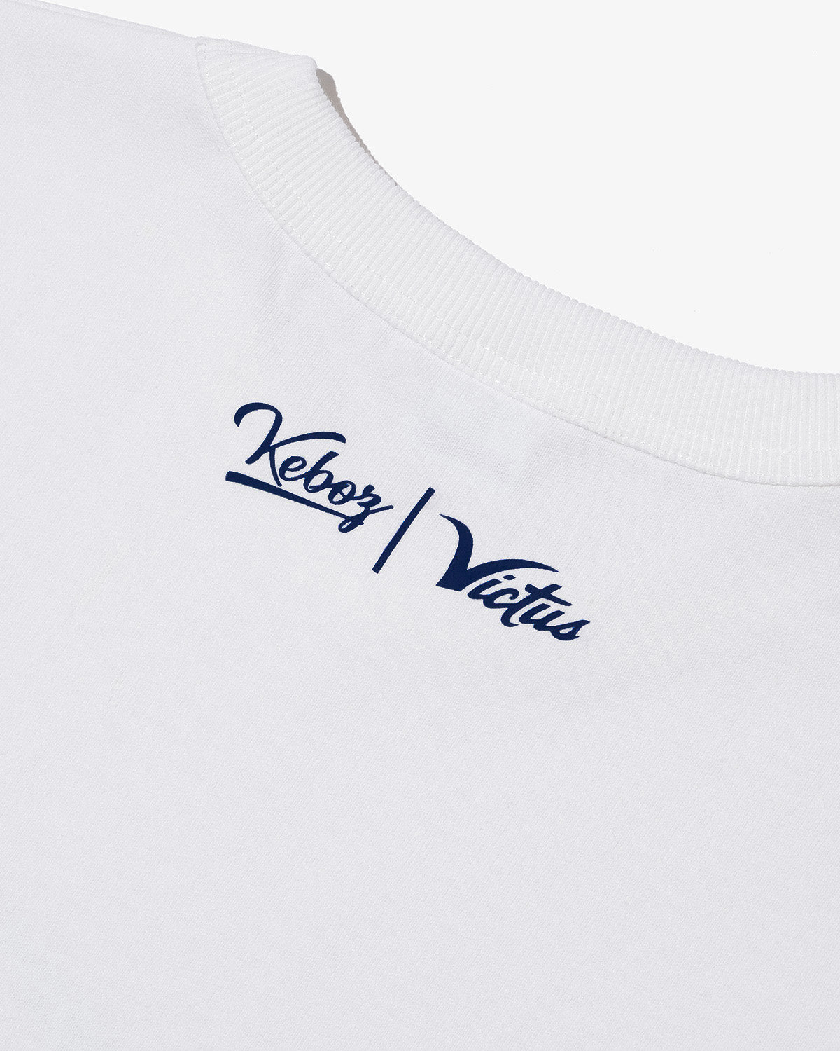 VICTUS × KEBOZ LOGO S/S TEE