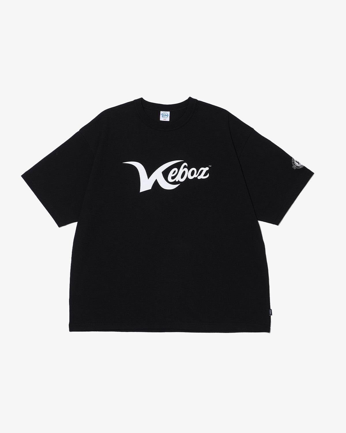 VICTUS × KEBOZ LOGO S/S TEE