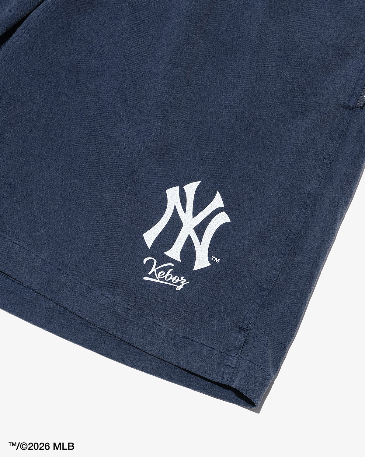 KEBOZ × MLB NEW YORK YANKEES LOGO WASHED TENJIKU SHORTS