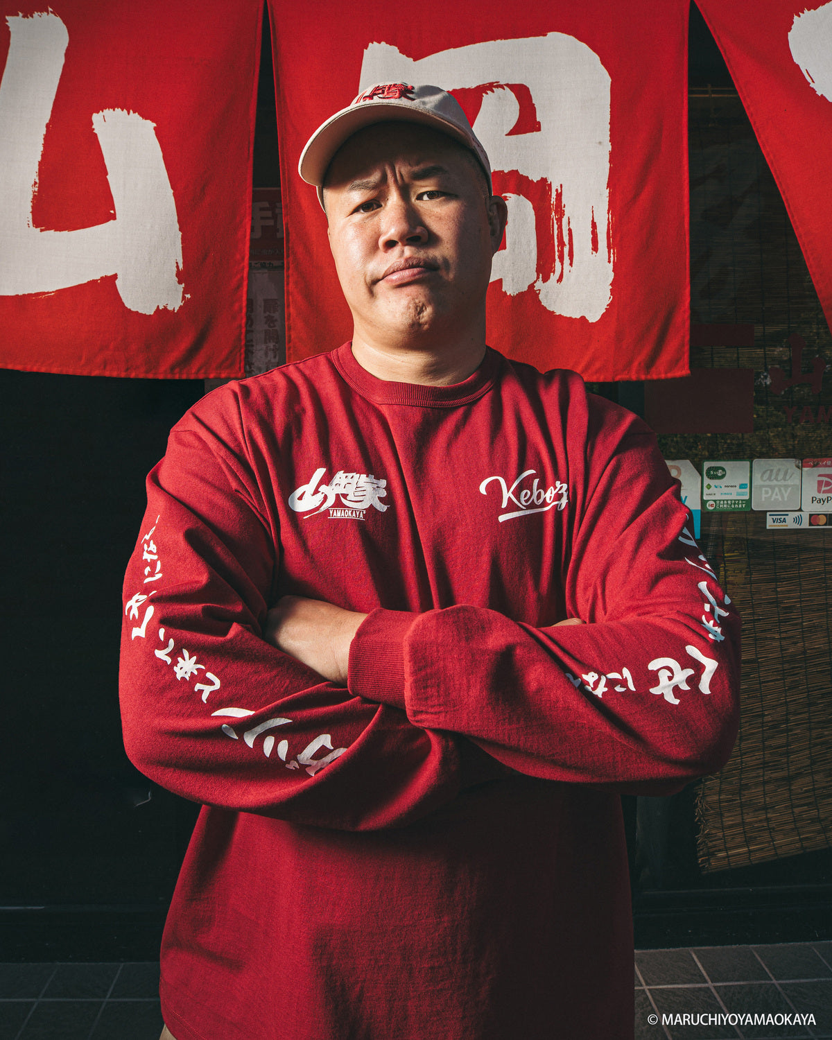 山岡家 × KEBOZ ガツンときて、くせになる。 L/S TEE